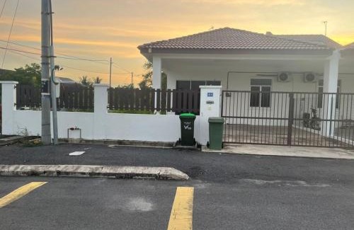 Taman Aman House | Naura Nufail Homestay Taman Aman Anak Bukit