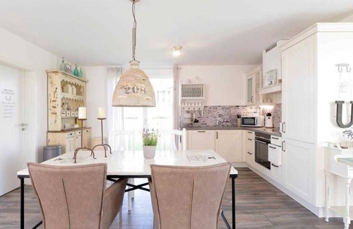 Gross Schwansee Apartment | Nausika's fleur de lis