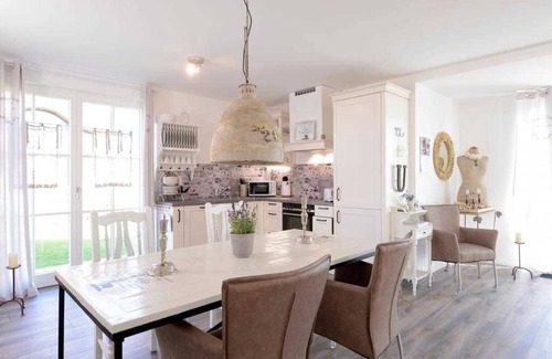 Gross Schwansee Apartment | Nausika's fleur de lis
