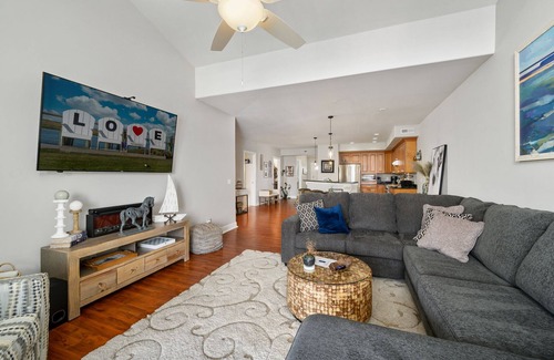 Chincoteague Condo | Nauti Girl - Sunset Bay Villa 310 - Waterfront, Pool, Boat Slip, Dog Friendly!