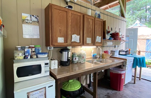 Bear Creek Hotel | Nauti Otter Inn and Yurt Village
