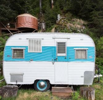 Bear Creek Hostel | Nauti Otter Inn and Yurt Village