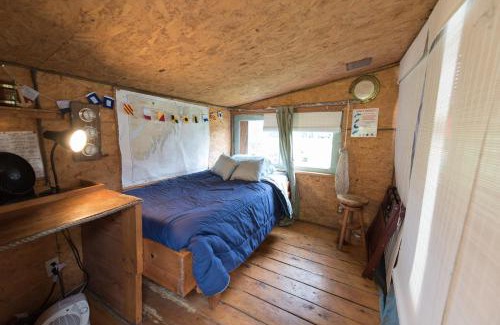 Bear Creek Hostel | Nauti Otter Inn and Yurt Village