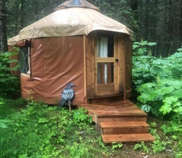 Bear Creek Hostel | Nauti Otter Inn and Yurt Village