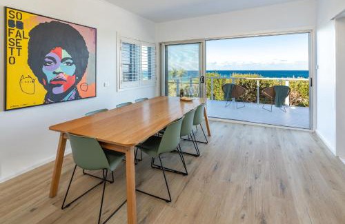 Blueys Beach House | Nautilus At Blueys . Beachfront