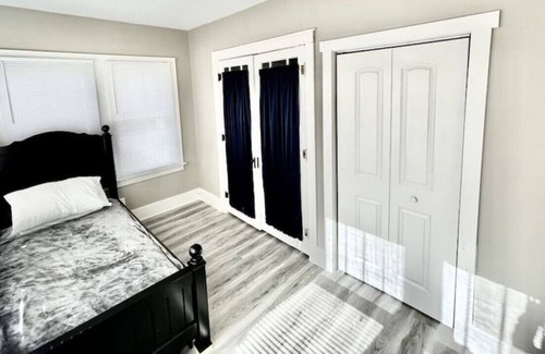 Hamilton House | Nauvoo Area Arts & Crafts Home Sleeps 18