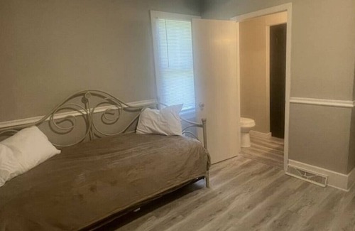 Hamilton House | Nauvoo Area Arts & Crafts Home Sleeps 18