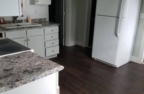 Niota Cottage | Nauvoo Country Cottage - Sleeps 12