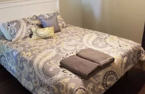 Niota Cottage | Nauvoo Country Cottage - Sleeps 12