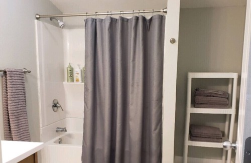Niota Cottage | Nauvoo Country Cottage - Sleeps 12