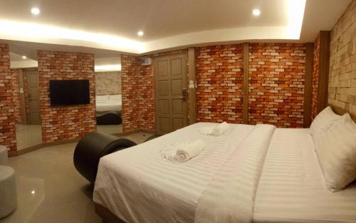 Rangsit Hotel | Nava Grand