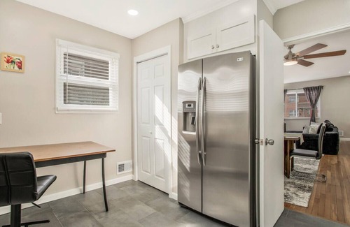 Silver Spring House | Nava Home . Sleeps 6 .