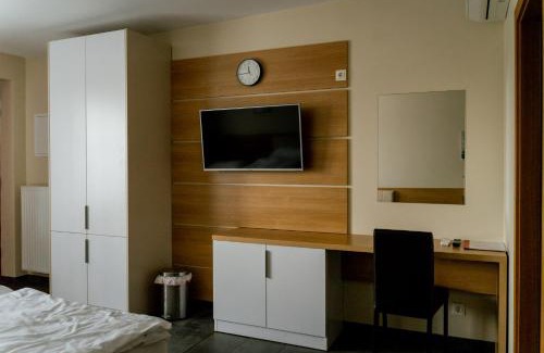 Wiener Neustadt Apartment | Nava Motel & Storage
