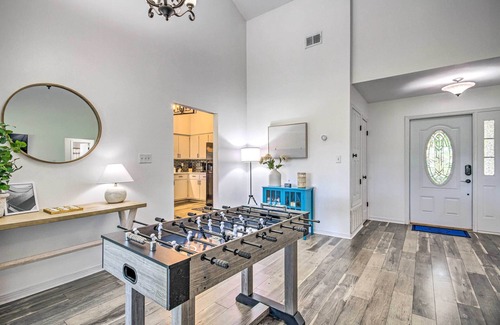 Navarre House | Navarre Home w/Game Area + Screened-In Porch