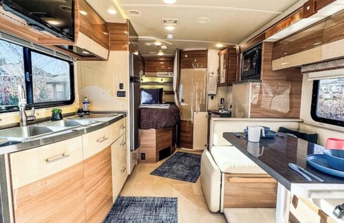 Willmar House | Navi- HUGE yard- MEGA playset- CUTE RV
