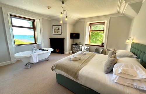 Helmsdale Hotel | Navidale House - Bed, Breakfast & Bar