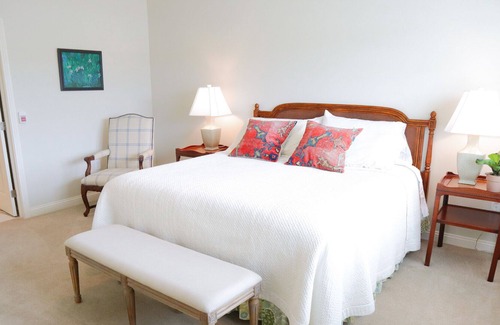 Castleton Apartment | NCAA Football, 2BR/2BA-Apt w/Kitchnt, Rm Svc Avail