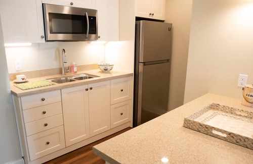 Castleton Apartment | NCAA Football, 2BR/2BA-Apt w/Kitchnt, Rm Svc Avail