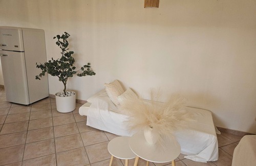 Rena Majore House | nCharming 1-Bedroom Getaway with WiFi & AC in Stunning Rena Majore