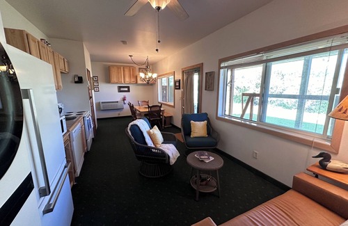 Gardiner Cabin | nCharming Riverside Cabin on Yellowstone River - 2 Bedrooms & 2 Bathrooms, Relax