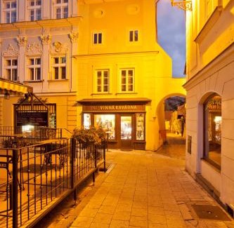 Mikulov House | (Ne)vinná kavárna