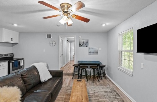Broadmoor House | Near all Hospitals! BAFB Restaurants and Shopping