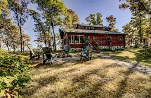 Crosby House | Near All-Season Trails Lakefront Crosby Getaway!