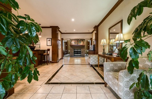 Oak Condo | Near Amusement Parks + Beaches | Outdoor Pool