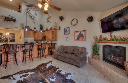 Moab South Valley House | Near Arches Park w/Private Hot Tub! En-Suite Bathrooms For All Bedrooms!