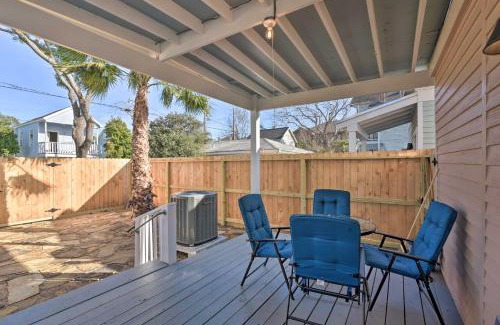 Galveston House | Near Beach and Strand Bright Cottage in Galveston