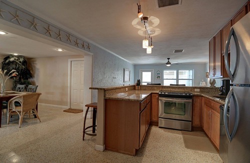 Jensen Beach House | NEAR BEACH WITH PRIVATE POOL/SPA + WALK TO DOWNTOWN RESTAURANTS