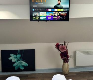 Smethwick Apartment | Near Birmingham - Stylish Flat - Free Parking