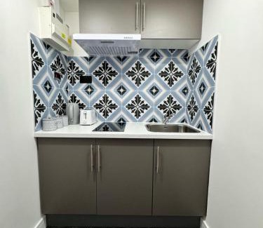 Smethwick Apartment | Near Birmingham - Stylish Flat - Free Parking