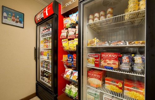 Linthicum Heights Apartment | Near BWI Airport. Free Breakfast, Outdoor Pool | Staybridge Studio