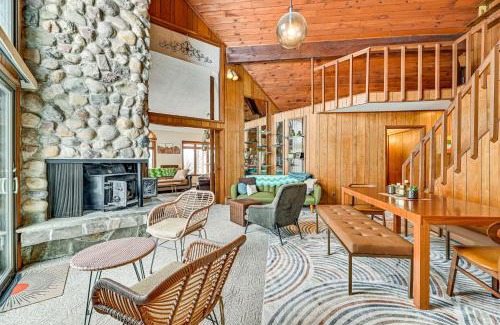 Naples House | Near Canandaigua Lake Retro Cabin with Deck and Views