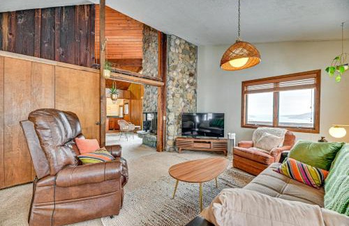Naples House | Near Canandaigua Lake Retro Cabin with Deck and Views