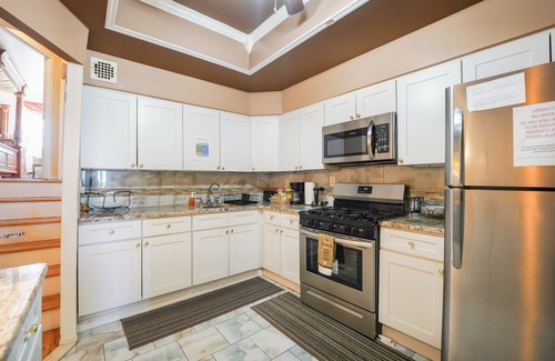 Canarsie House | Near Canarsie Park & Pier, 25 min from JFK airport