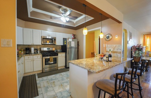 Canarsie House | Near Canarsie Park & Pier, 25 min from JFK airport