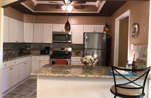 Canarsie House | Near Canarsie Park & Pier, 25 min from JFK airport