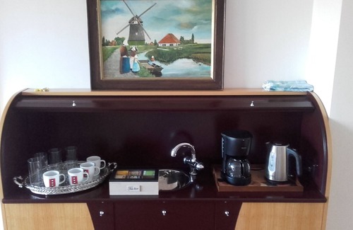 Middenmeer Apartment | Near City Centre with your own bathroom and toilet, spaceous and comfortable