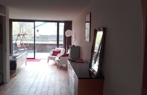 Middenmeer Apartment | Near City Centre with your own bathroom and toilet, spaceous and comfortable