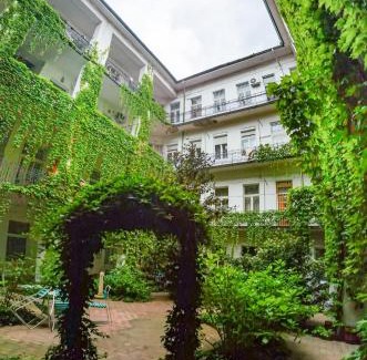 Istvanmezo Apartment | Near City park only 5 minutes walk , where you can find the world famous Szechenyi thermal bath spa, Capital Circus , Museums The apartment is modern and newly renovated ,in a quiet and peaceful green Oasis with AC ,smart TV, high speed internet