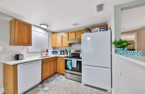 Largo House | Near Clearwater🏖🏄Home❤️Pool🏊King Bed🛌Parking🚘