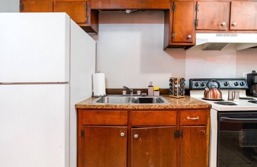 Pineville Apartment | Near Cleco & Hospital | w/Office | 55" TV | King 🛏