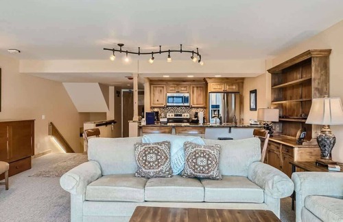 Keystone Condo | Near Conference center, private washer & dryer!