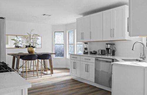 Stoney Ridge House | Near CTOA: Spacious Stylish and Comfort Retreat