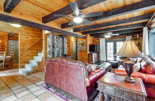 Pinetop House | Near Dining, Hiking and Golf Pinetop Log Cabin!