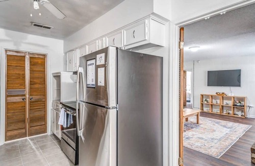 Memphis House | Near Dining & Shopping-Tranquility on Tulip Tree