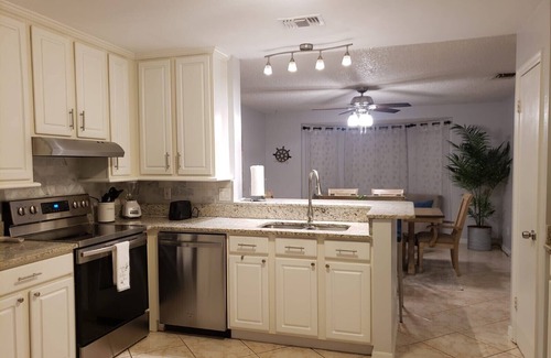 Buena Ventura Lakes House | Near Disney Sleeps up to 14ppl/10 min from Airport
