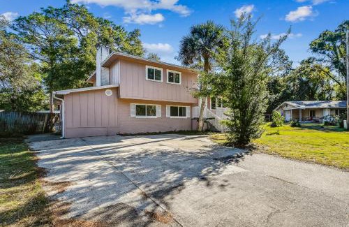 Southeast Pensacola Apartment | Near Downtown Beach Main House - Woodland Escape